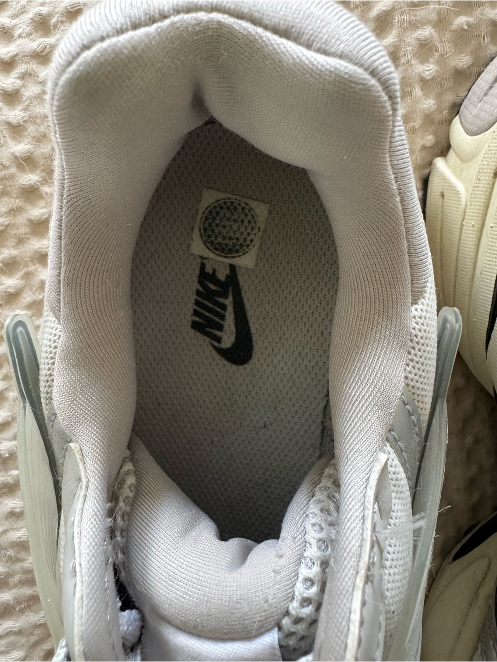 Nike Sneakers V2K Run Shoes - Picture 5 of 6